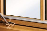 Einbruchversuch an einem Holzfenster