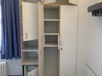 Mehrzweckschrank mit Schließfach und Kühlschrank
