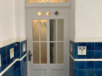 Historisierende Innentür mit Sprossen und Oberlicht