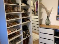Kleiderschrank mit Stauraum für Schuhe