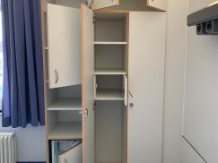Mehrzweckschrank mit Schließfach und Kühlschrank