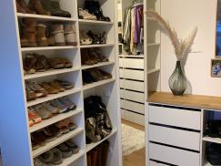 Kleiderschrank mit Stauraum für Schuhe