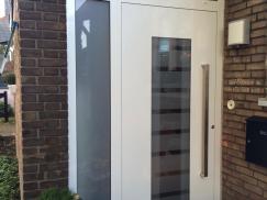 Haustür Aluminium mit Seitenteil und Oberlicht