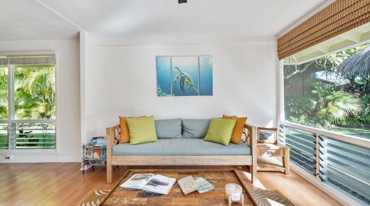 Wohnzimmer mit individuellen Möbeln