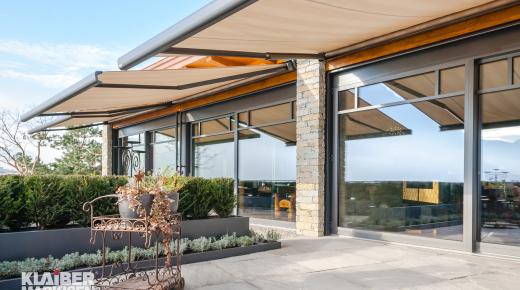 Zwei Markisen an Terrasse nebeneinander