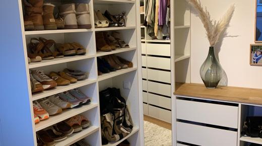 Kleiderschrank mit Stauraum für Schuhe
