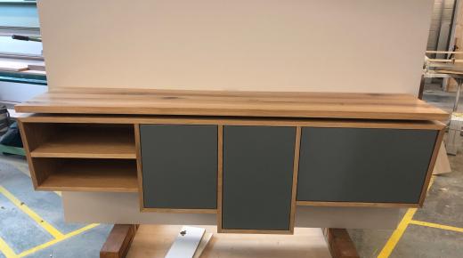 Sideboard mit Aufsatzplatte