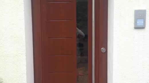 Haustür aus Holz