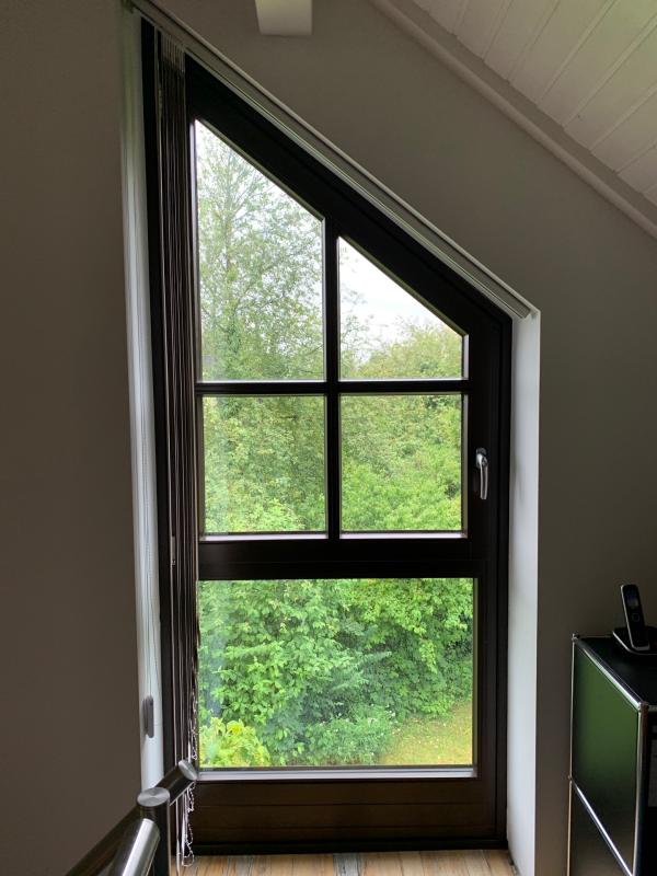 Holzfenster angepasst an Dachschräge
