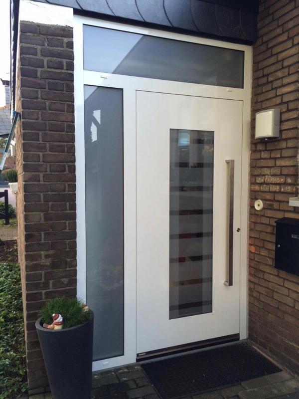 Haustür Aluminium mit Seitenteil und Oberlicht