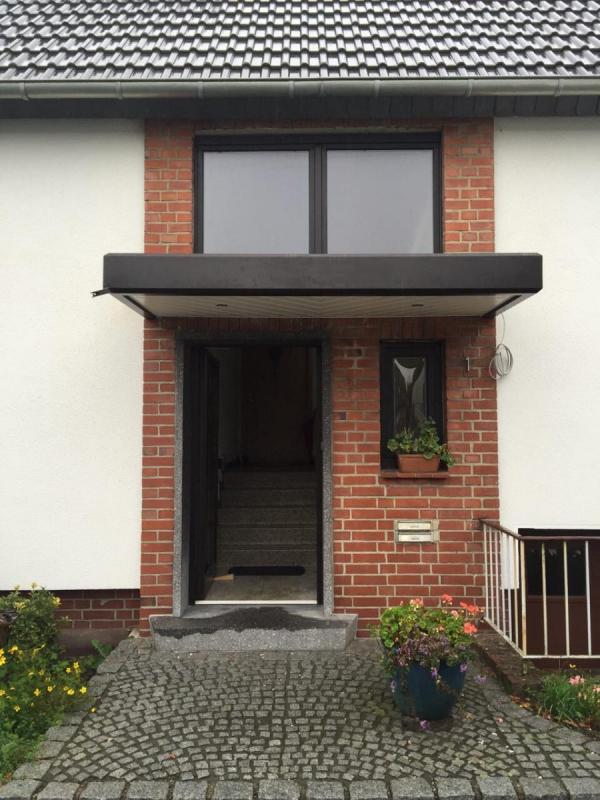 Vordach aus Aluminium