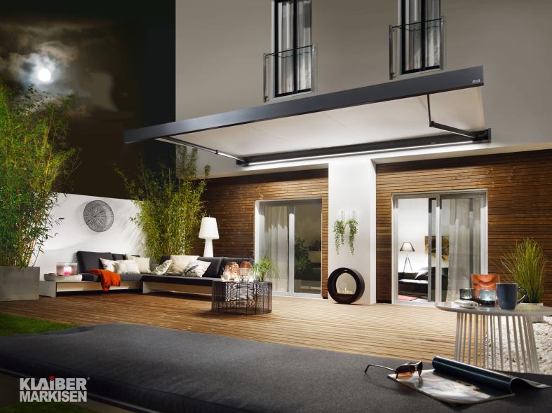 Markise für Terrasse mit weißem Tuch