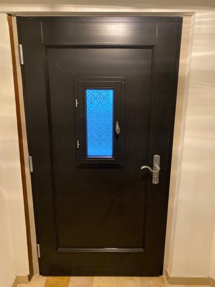 Hochwertige Holzhaustür historisierend von innen