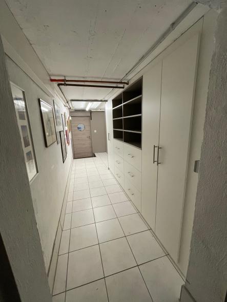 Maßgefertigte Schränke für Keller