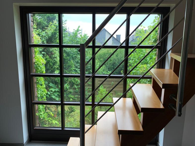 Sprossenfenster im Treppenhaus