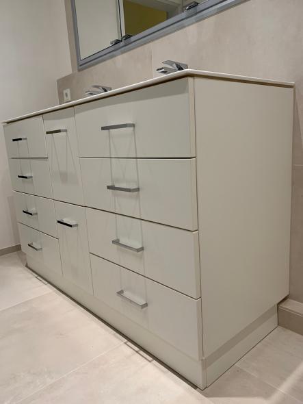 Waschtischunterschrank mit Schubladen