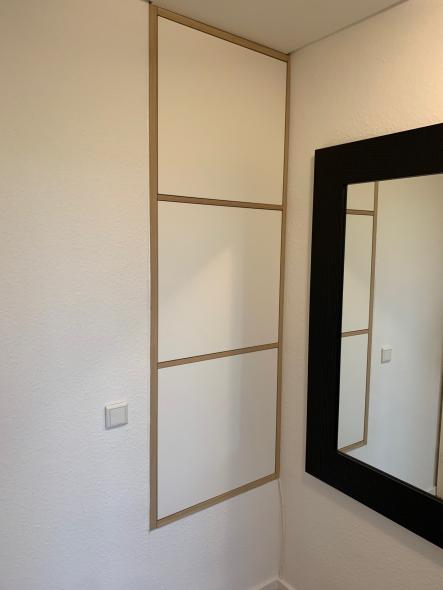 In die Wand integrierter Schrank