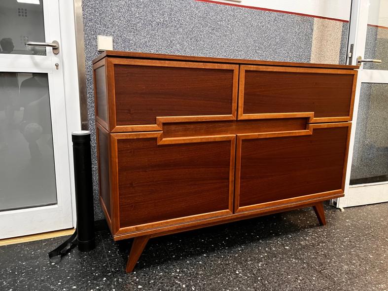 Sideboard maßgefertigt aus Massivholz