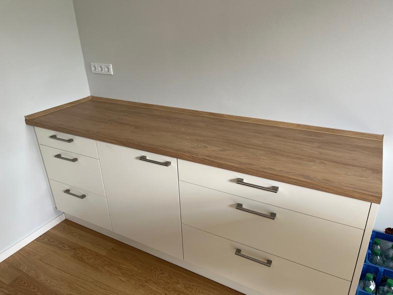 Küchenschränke mit Arbeitsplatte