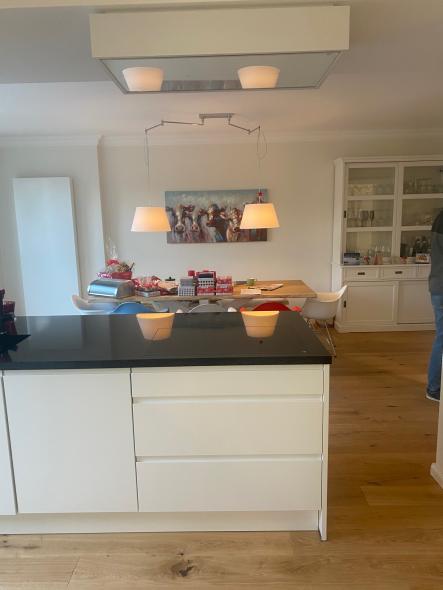 Moderne Küche in weiss