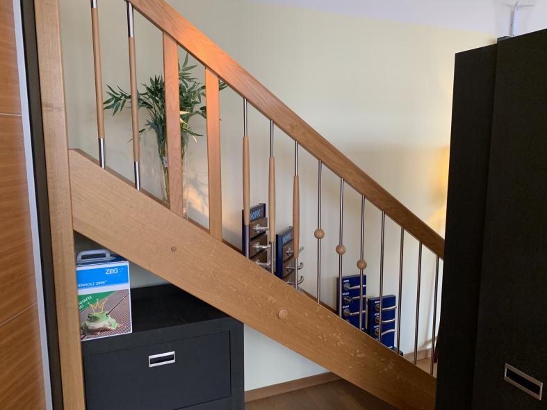 Holztreppe in der Ausstellung der Tischlerei Goebel