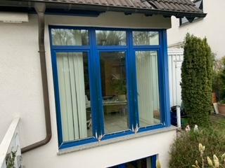 Neue Folierung in blau für Kunststofffenster