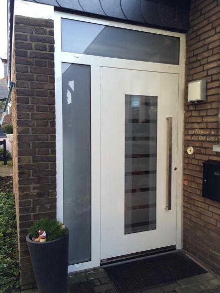 Haustür Aluminium mit Seitenteil und Oberlicht
