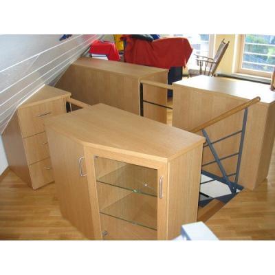 Möbel als Treppengeländer in Dachschräge
