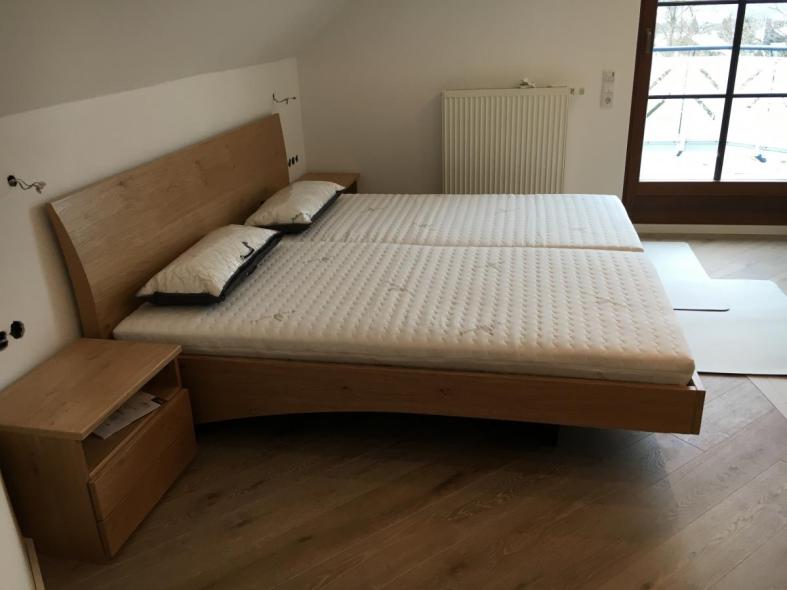 Bett aus Wildeiche 