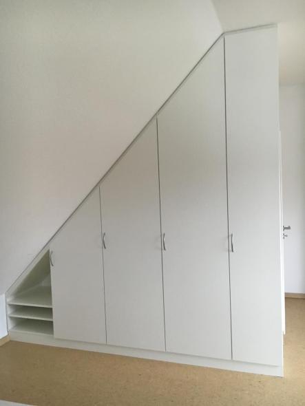 Kleiderschrank in Dachschräge in weiß 