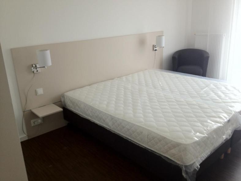 Rückwände und Möbel für Hotelbetten 