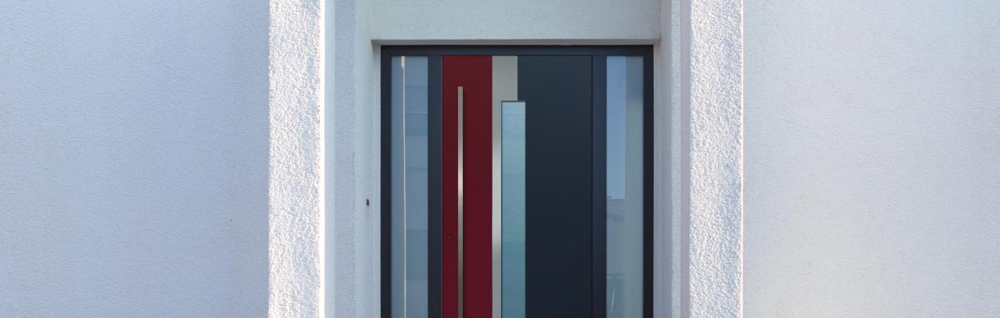 Hauseingang mit PaX Aluminium Haustür rot grau
