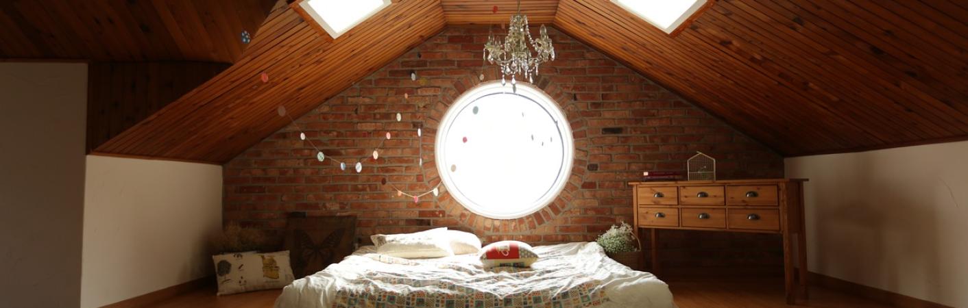 Kinderzimmer mit Dachschrägen